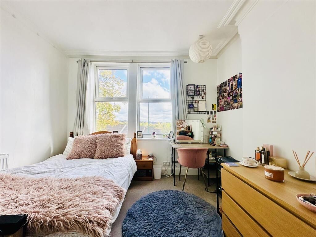 Property photo 3 of 27