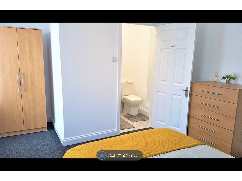 Property photo 3 of 13 Ensuite Room A