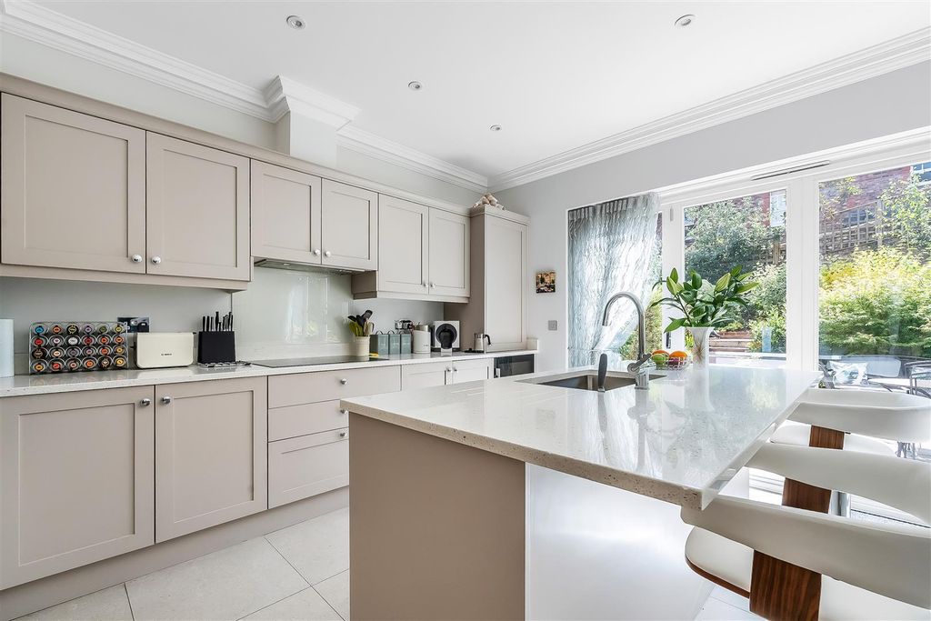 Property photo 3 of 18 3-White-Horse-Mews-24.Jpg