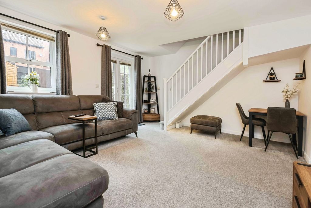 Property photo 2 of 17 Lounge
