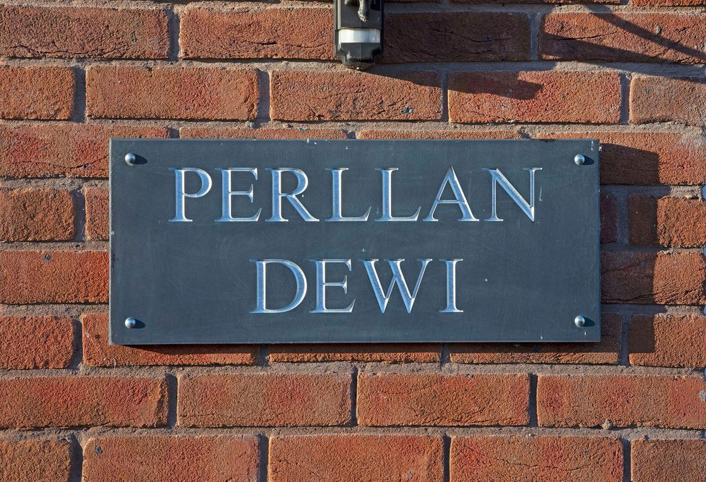 Property photo 3 of 28
