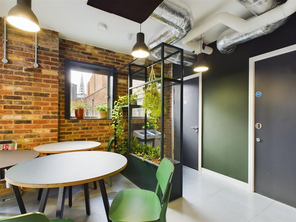 Property photo 2 of 9 Cam04237G0-Pr0035-Still006.Jpg