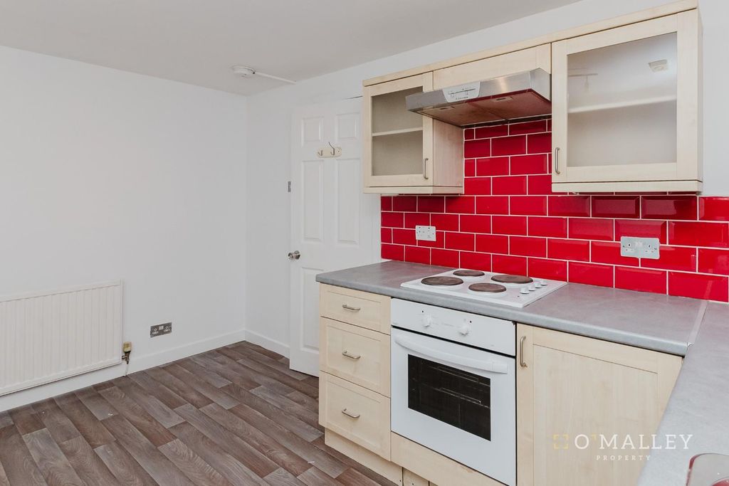 Property photo 3 of 10 Kitchen