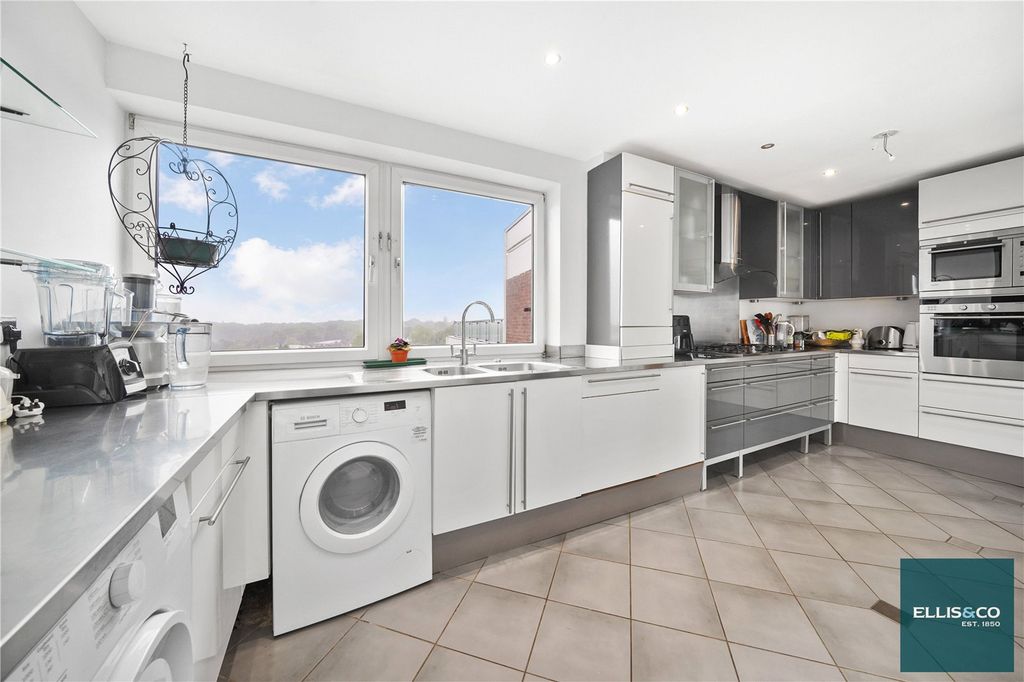 Property photo 2 of 14 Picture No. 48