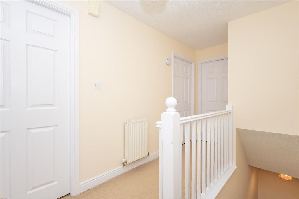Property photo 2 of 9 Hallway