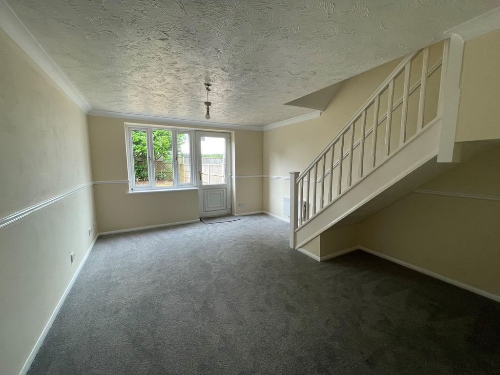 Property photo 3 of 7 Living Room