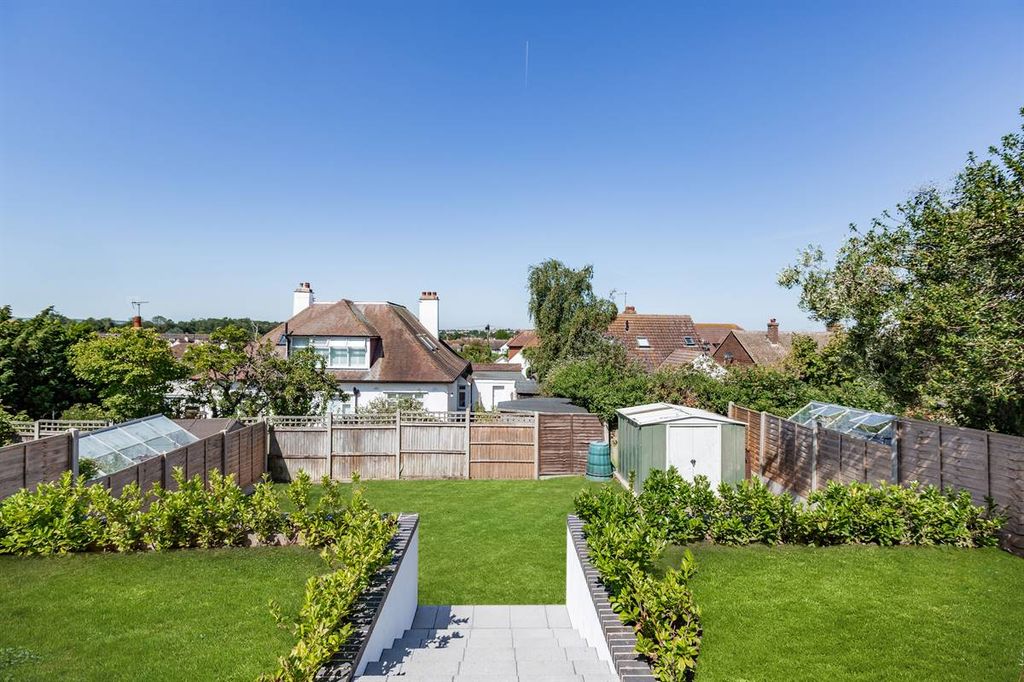 Property photo 2 of 26