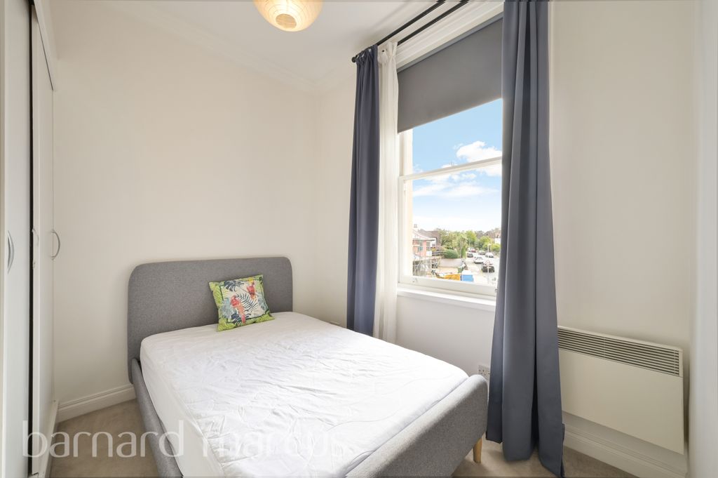 Property photo 3 of 6 Bedroom