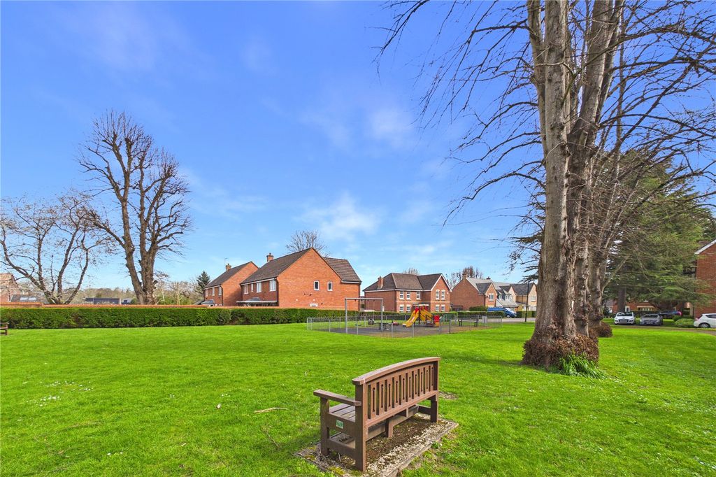 Additional image 14 of 2 bed flat for saleOld College Road, Newbury, Berkshire RG14