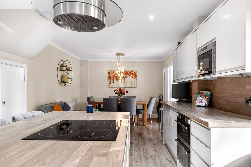 Property photo 3 of 84 Kitchen/Diner