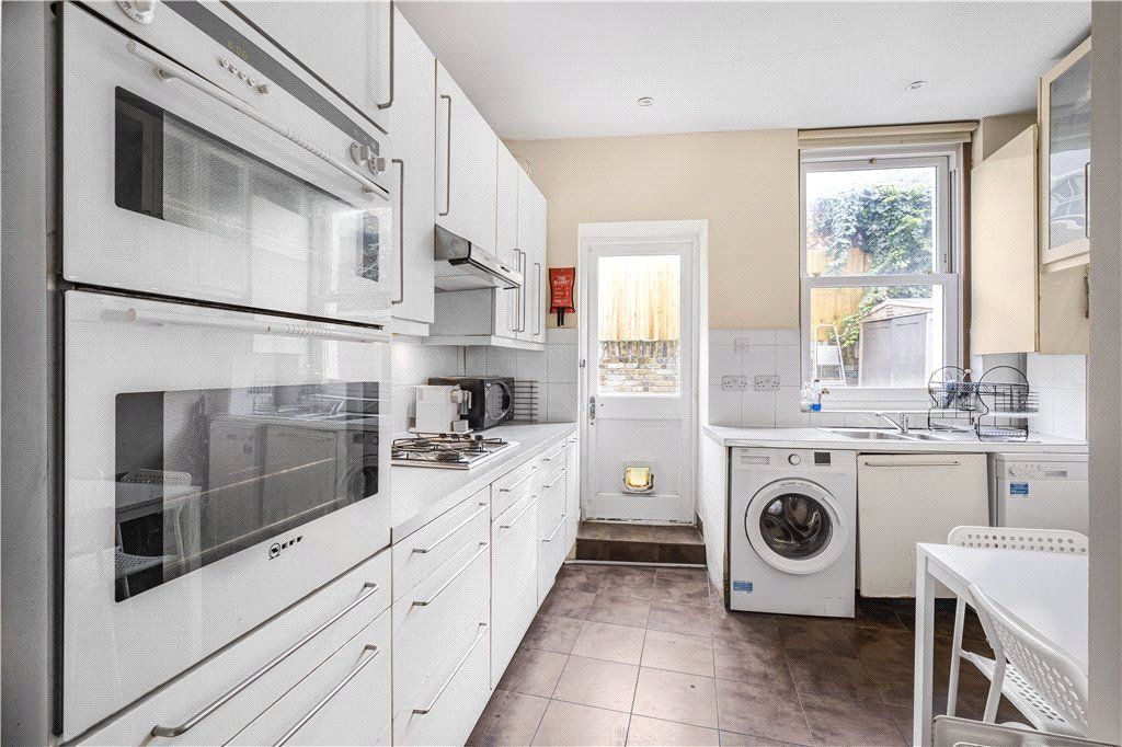 Property photo 2 of 14 Kitchen