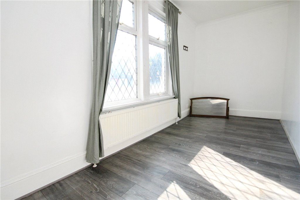 Property photo 1 of 6 Bedroom