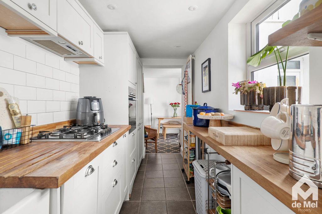 Property photo 2 of 11 Photo 7