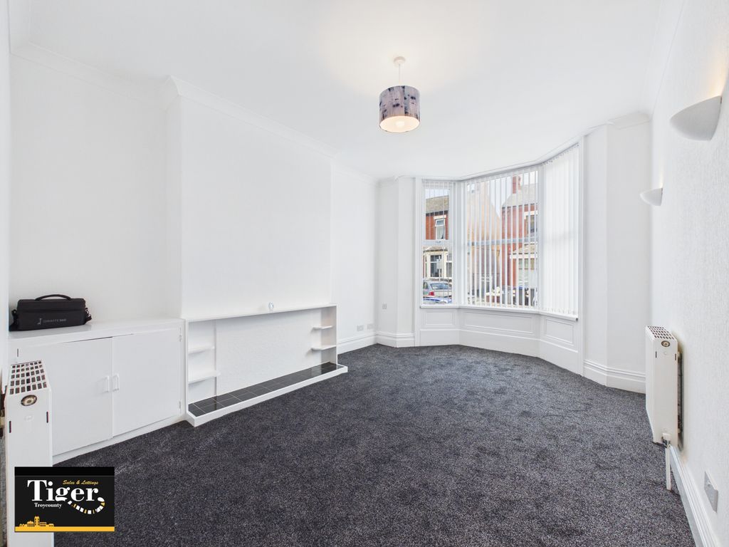 Property photo 2 of 10 Cam03440G0-Pr0653-Still001