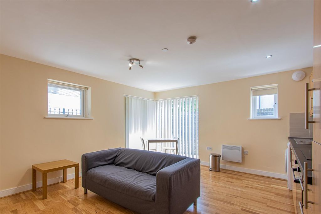 Property photo 3 of 8 Churchill Villas 20-6.Jpg