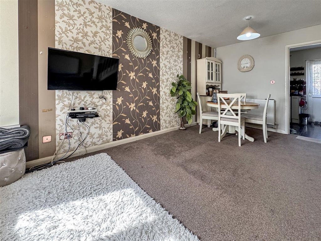 Property photo 2 of 8 Living.Jpeg