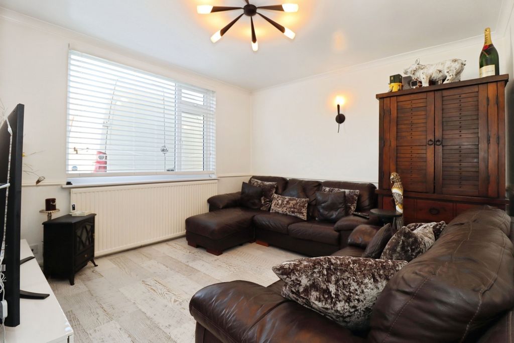 Property photo 3 of 20 Pbox-Img.Jpg