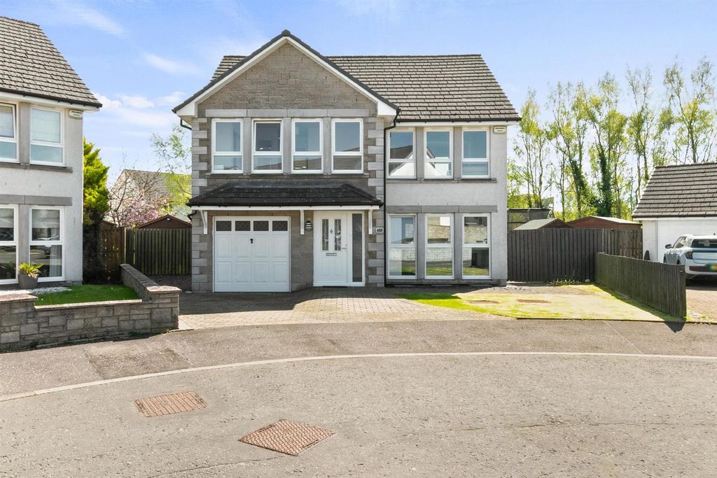 Property photo 2 of 40