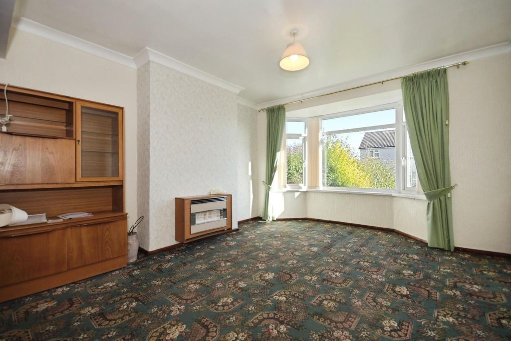 Property photo 3 of 19 Lounge Diner 02.Jpg