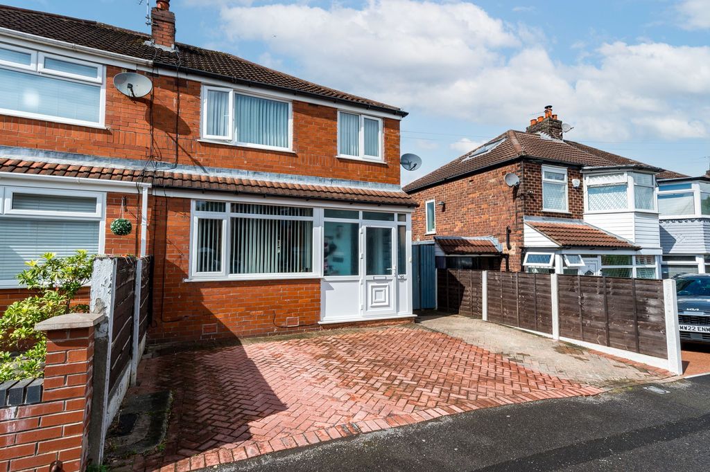 Property photo 3 of 31 Driveway / House Front 2