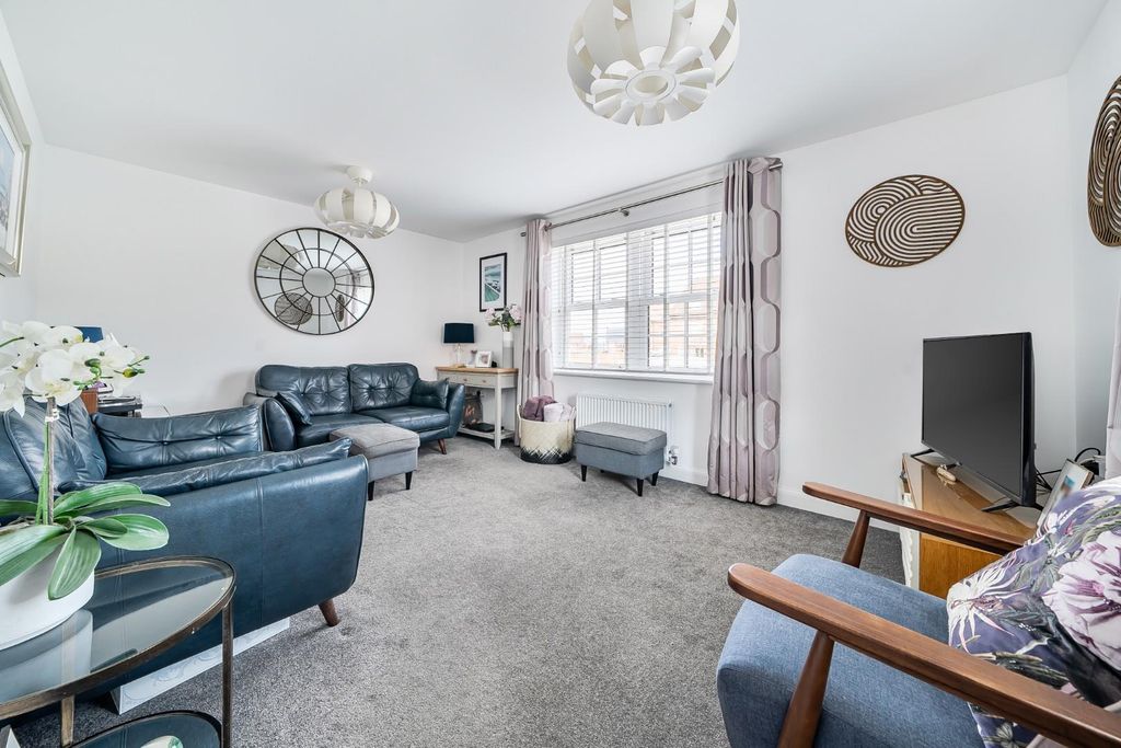 Property photo 1 of 14 1-69d4Df7Ea717B-1436326-11-69ce7F6d6Baea-1.Jpg