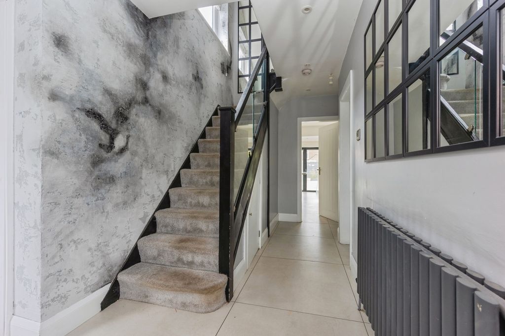 Property photo 2 of 30 Pbox-Img.Jpg