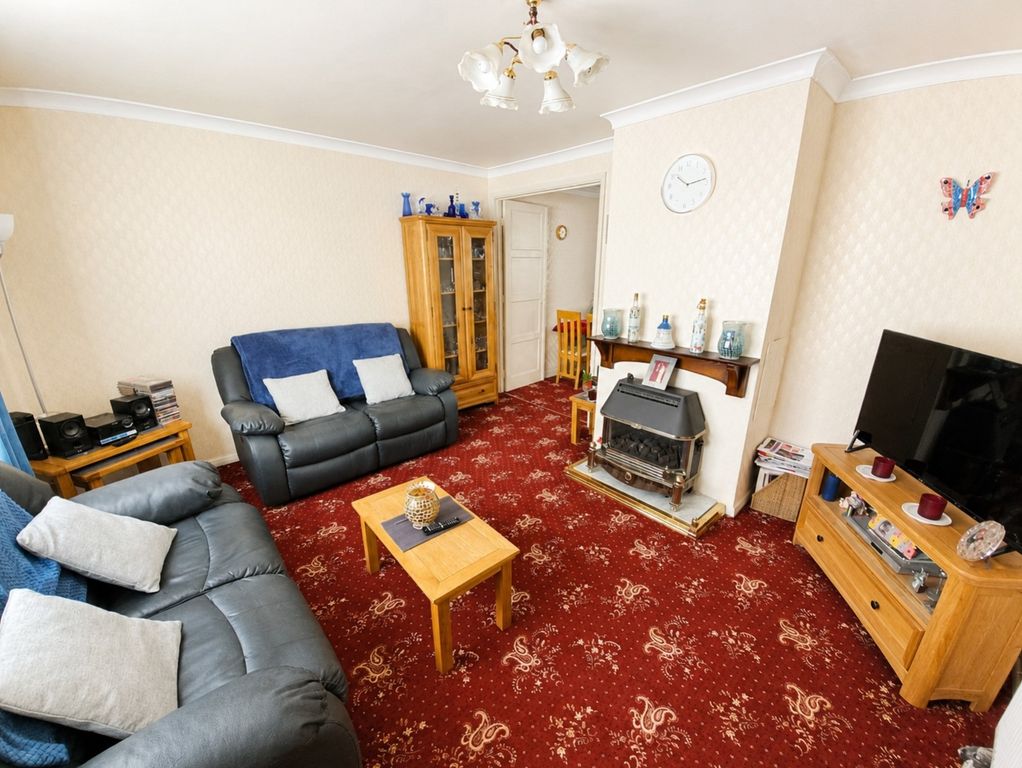 Property photo 2 of 15 Lounge