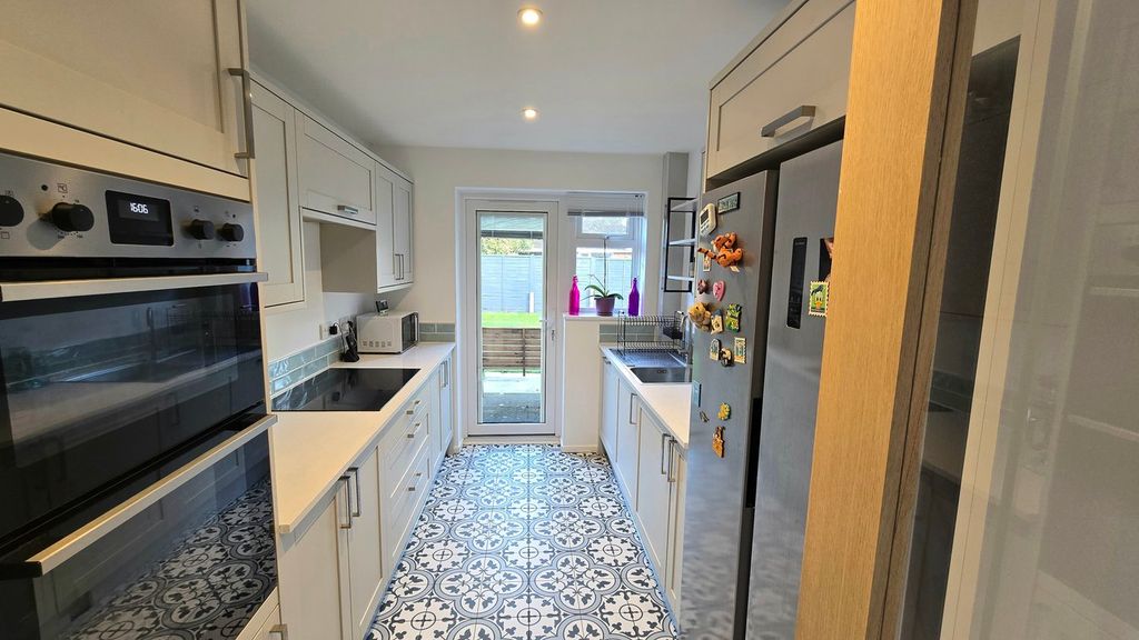 Property photo 2 of 19