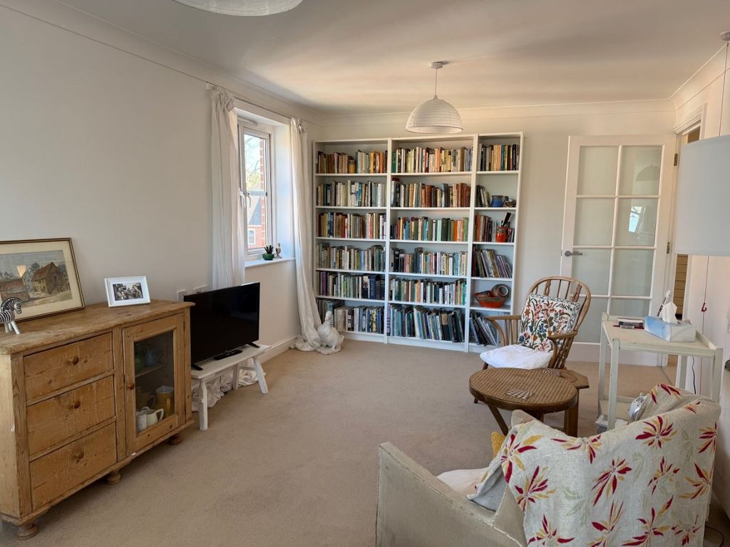 Property photo 3 of 12