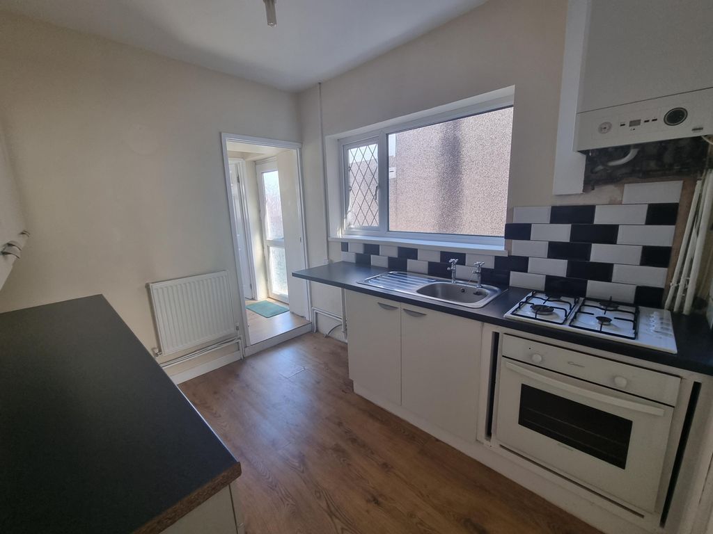 Property photo 1 of 8 Kitchen
