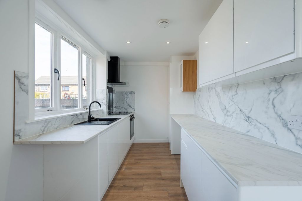 Property photo 3 of 29