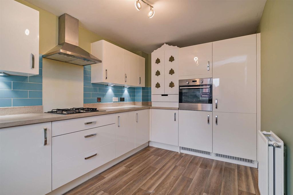Property photo 2 of 17 8664432-Interior04-800.Jpg