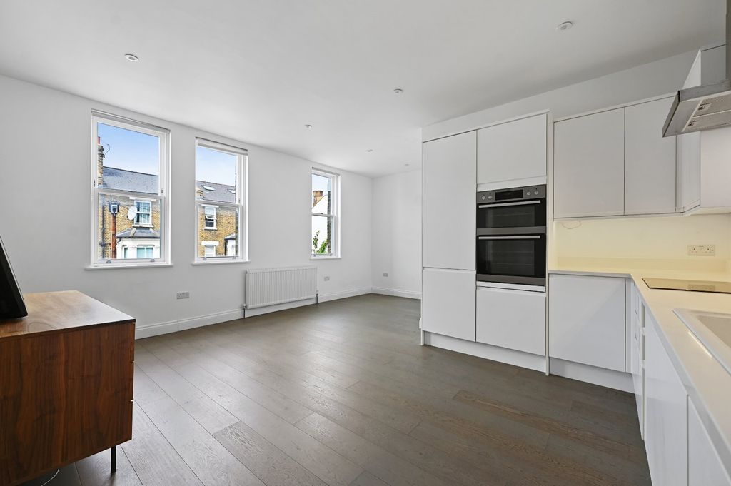 Property photo 2 of 9 Kitchen/Reception
