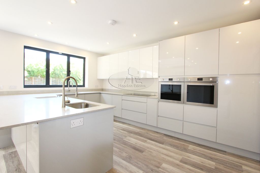 Property photo 2 of 25