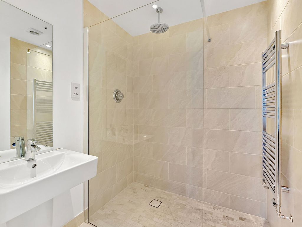 Property photo 3 of 37