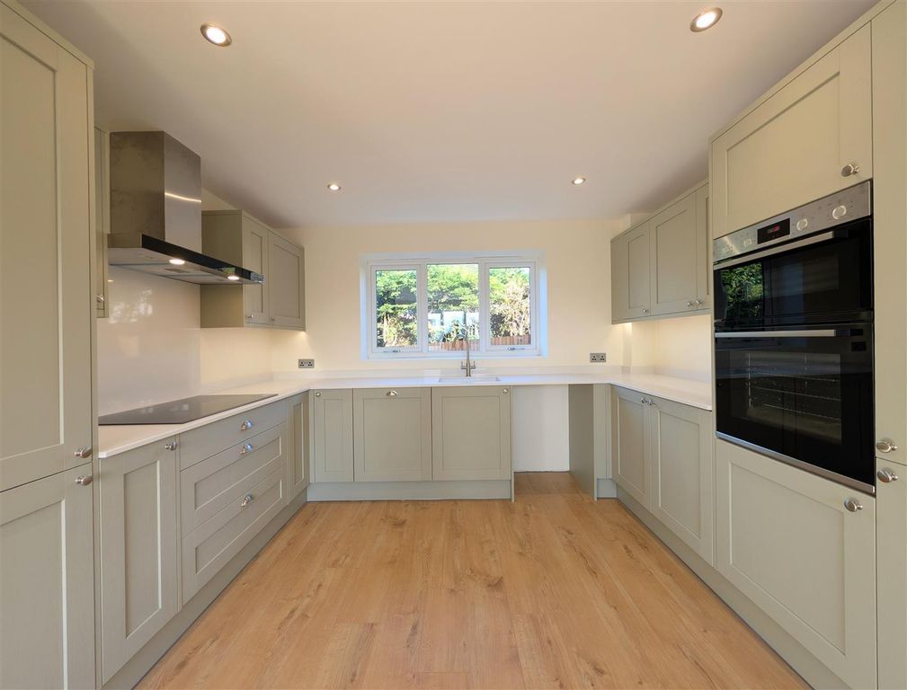 Property photo 3 of 16 Kitchen