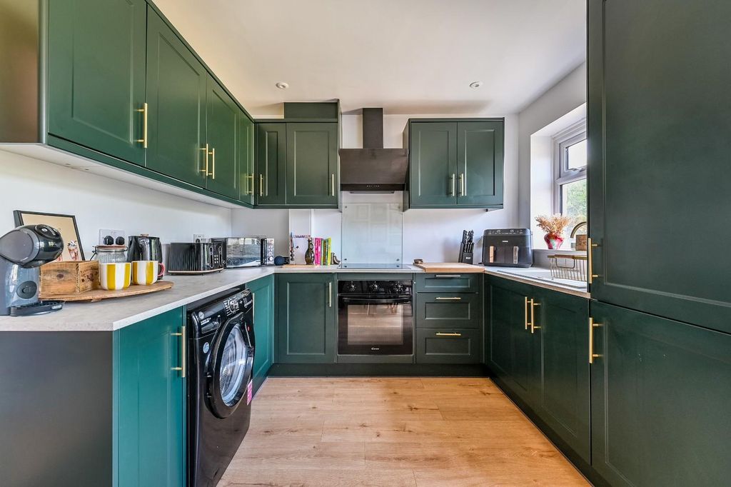 Property photo 2 of 12 Kitchen