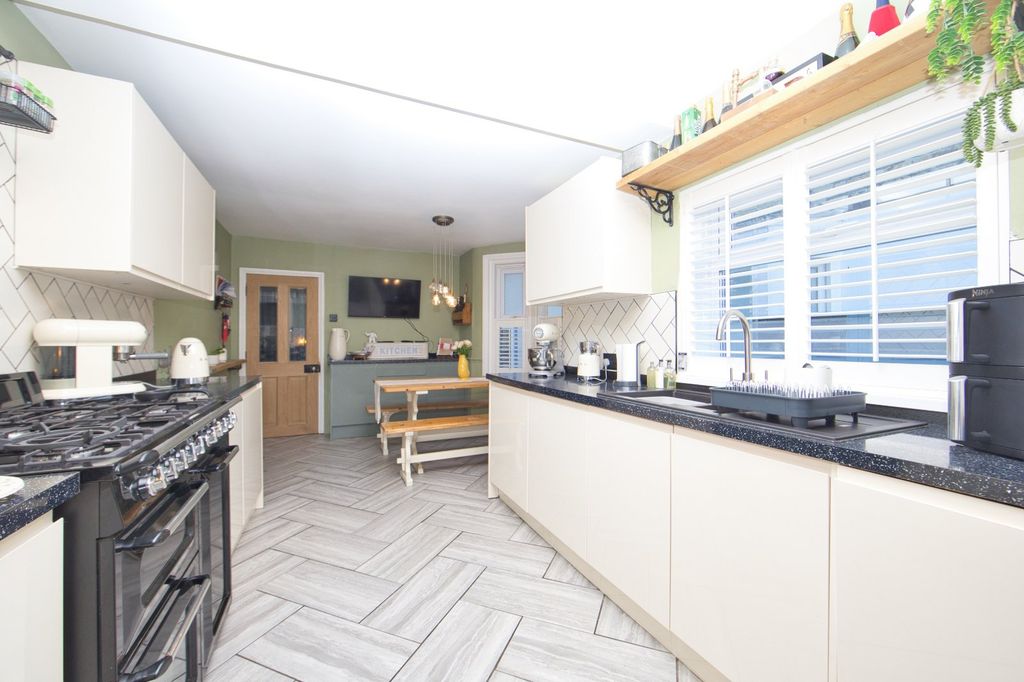 Property photo 2 of 13 Picture 2