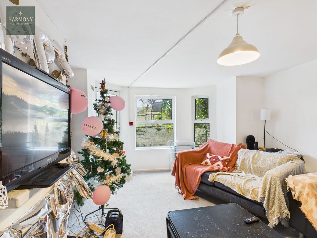 Property photo 2 of 28 Living Room