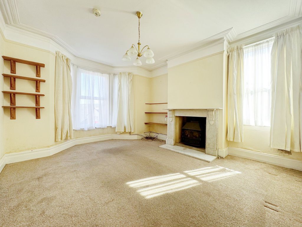 Property photo 2 of 21