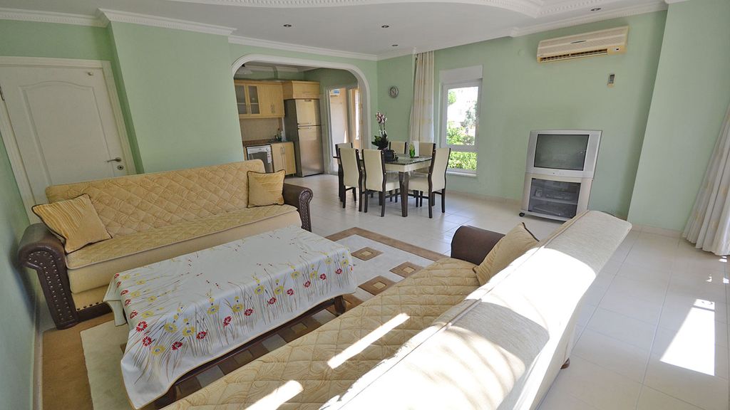 Property photo 3 of 39