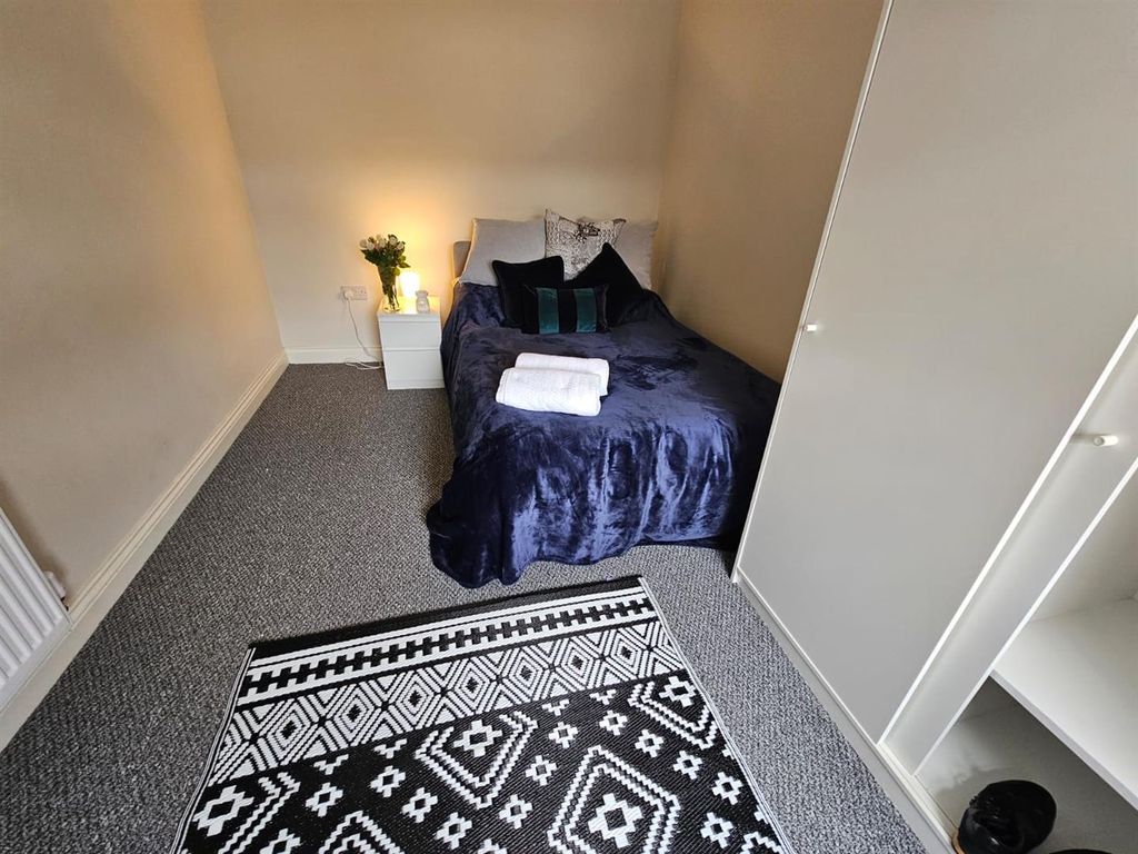Property photo 2 of 10 Bedroom 3