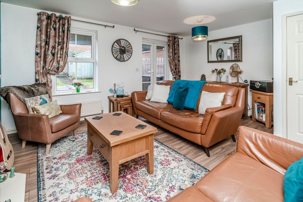 Property photo 2 of 31