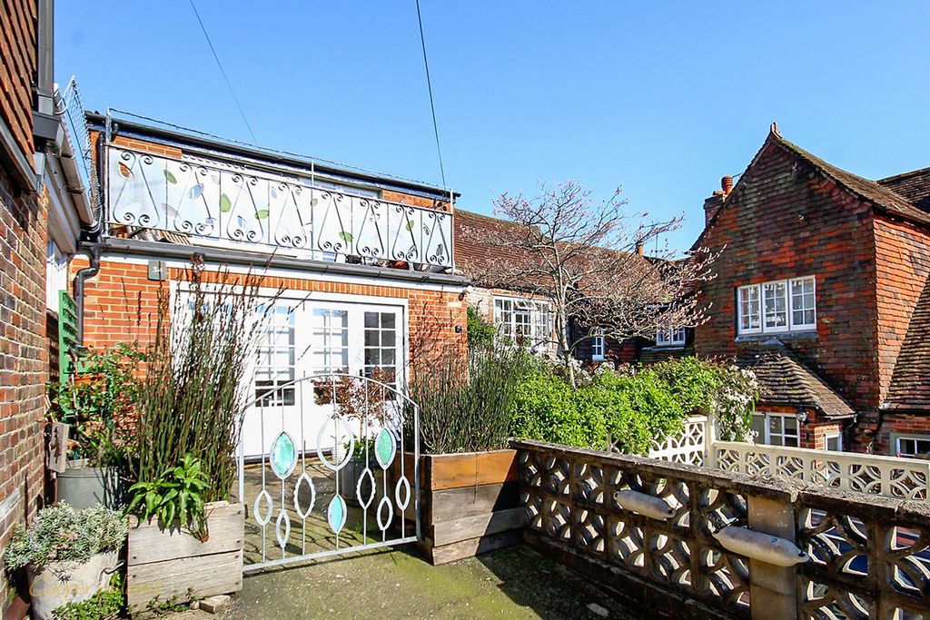 Property photo 1 of 8 Outside