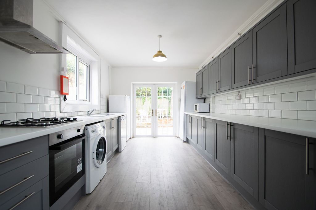 Property photo 1 of 11 Photo 2