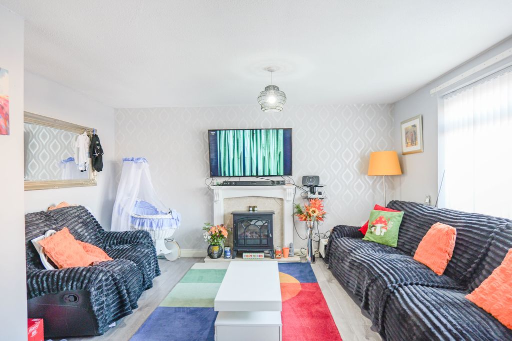 Property photo 2 of 30