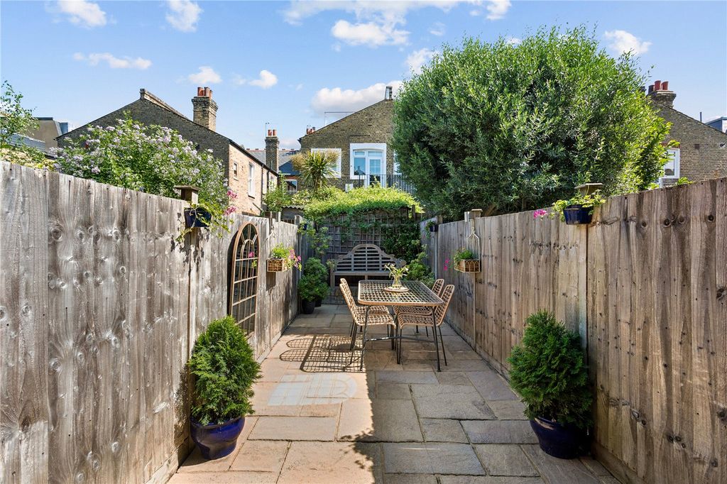 Property photo 2 of 9 Picture No. 10