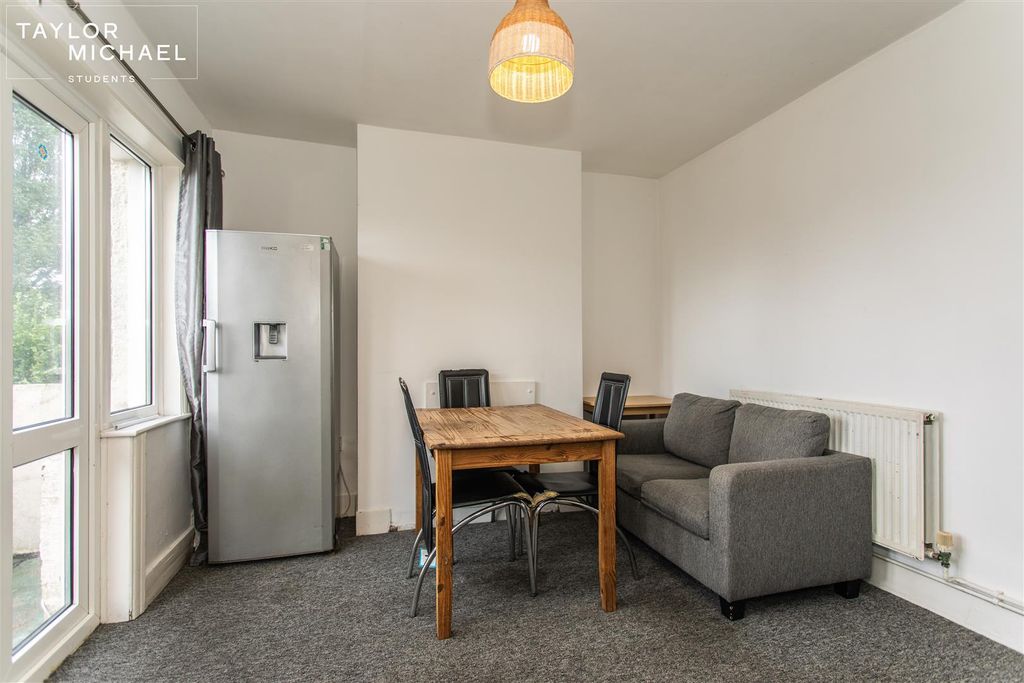 Property photo 3 of 22 Living Room