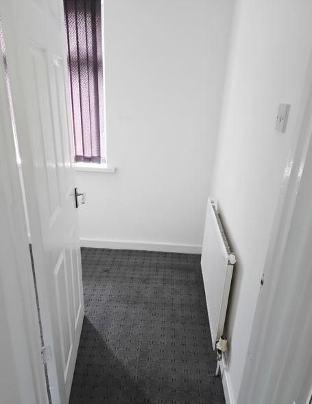 Property photo 2 of 13 Bed Entrance One With Heating.Jpg