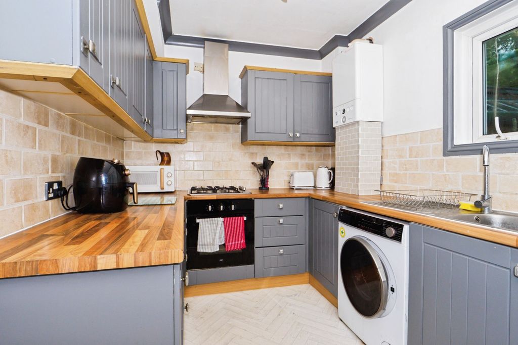 Property photo 3 of 20